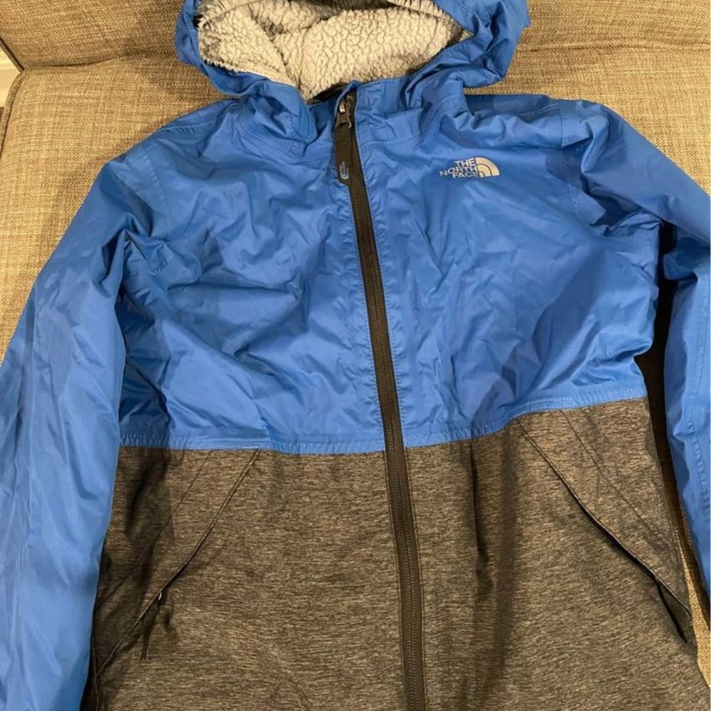 The North Face Warm Storm Rain Jacket Color Turkishw Sea Size 6 (kids)